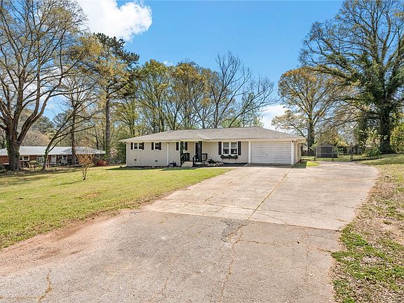 3rd image of 210 Ligon Dr