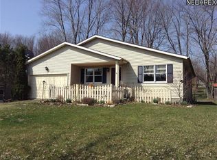 7171 Lakeview Dr, Hanoverton, OH 44423