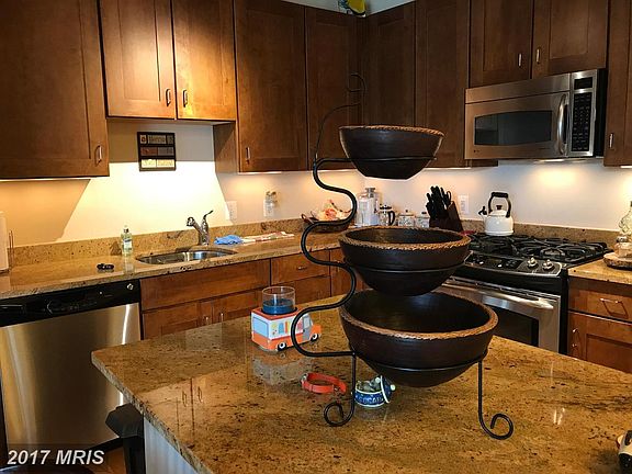 5th image of 2200 N Westmoreland St Unit 412