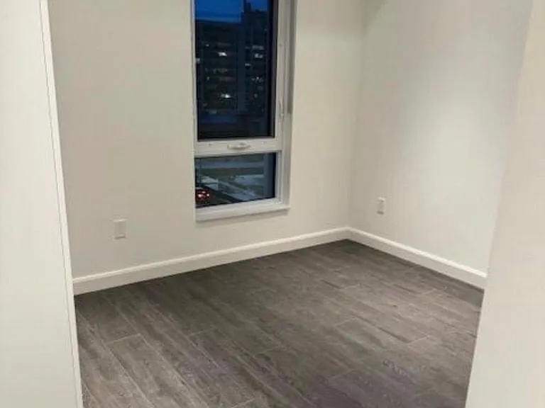 741 King St W #604 — Photo 5