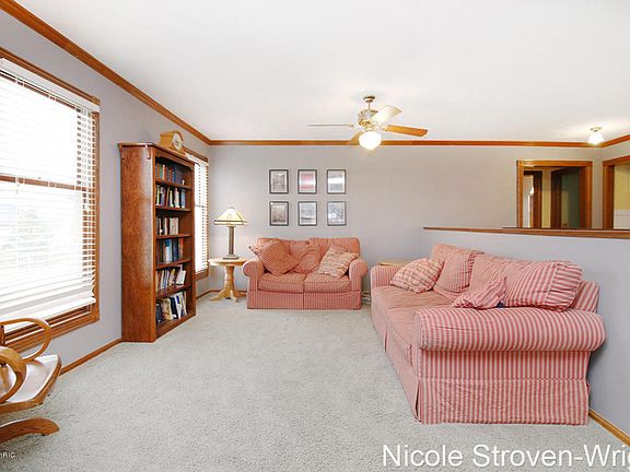 3rd image of 6609 Crown Point Dr