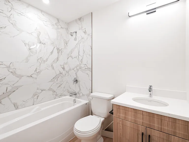 260 Wellington Cres #11 — Photo 10