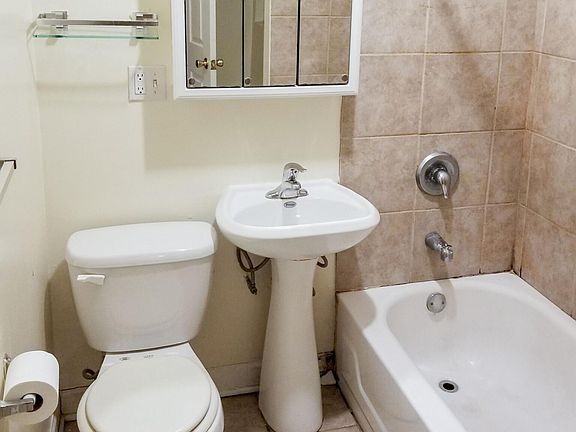 3rd image of 1204 W Wrightwood Ave