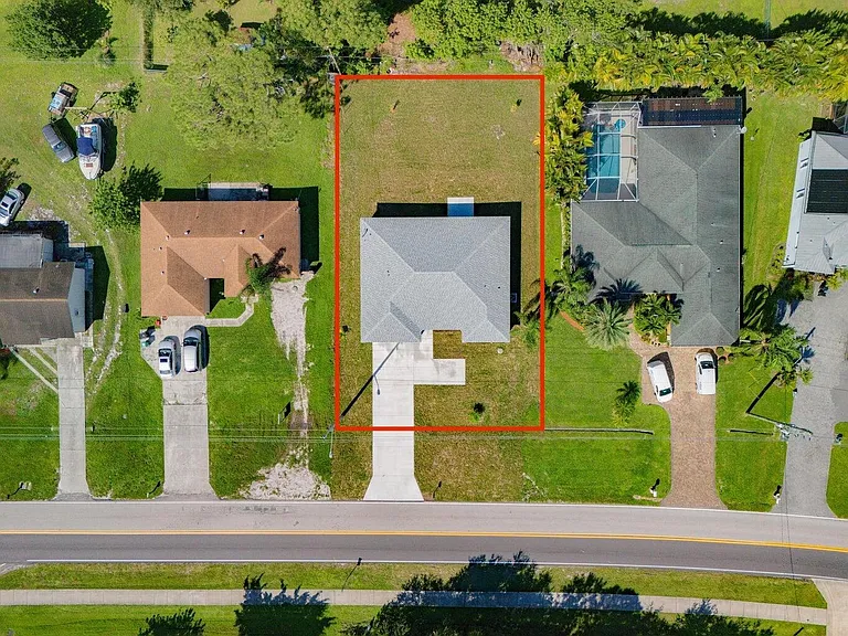 574 NW Bayshore Blvd — Photo 4
