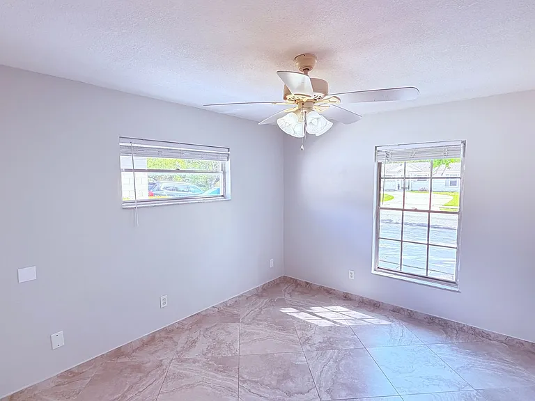 6 Carriage Hill Cir — Photo 28