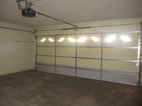 4th image of 802 Grosvenor Dr
