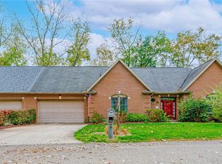 110 Lucca Ln, Oakmont, PA 15139