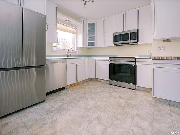 5th image of 939 Haslam Crescent