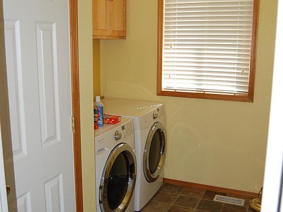 5th image of 9 Cameron Dr