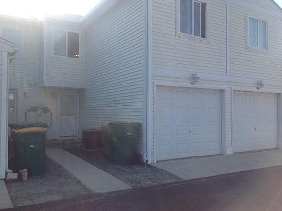 2nd image of 404 Meadow Green Ln