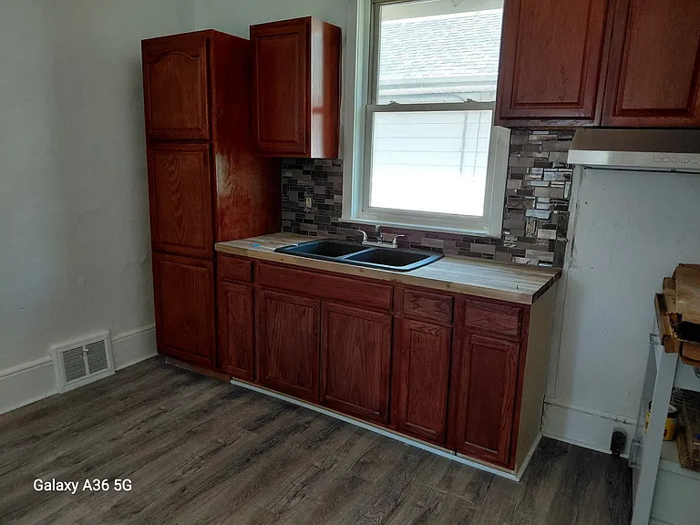 543 Chestnut Ave NW — Photo 3