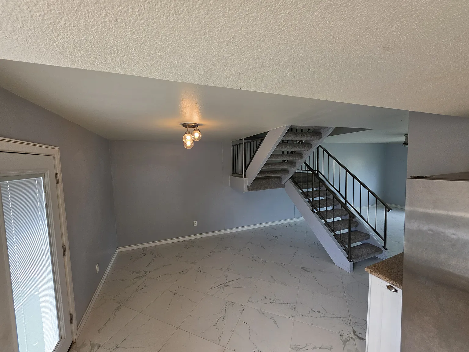 3 bed, 2.5 bath, 1608 sqft, $2,395 — Photo 2