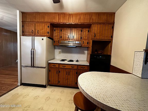 3rd image of 1215 Fairview Dr