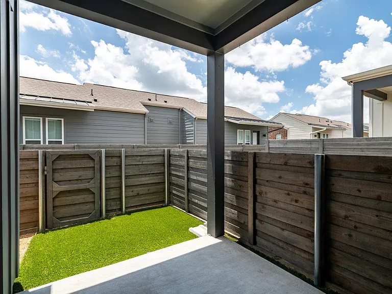Elevate at Skyline Townhomes — Photo 15