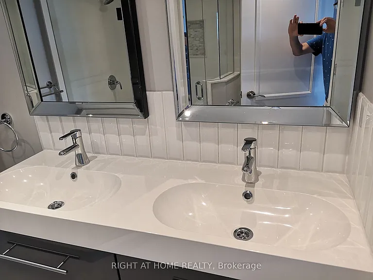 7440 Bathurst St #1102 — Photo 19