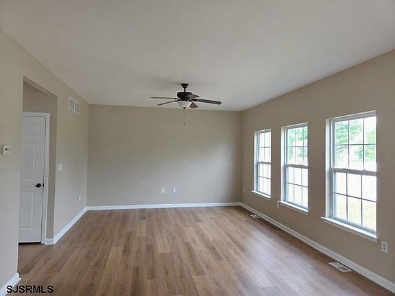 4th image of 354 Elton Ln