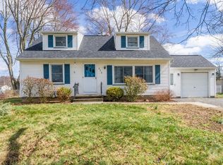 672 Harvest Dr, Rochester, NY 14626