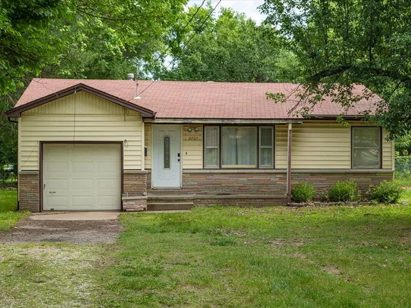 2207 E Grand Street, Springfield, MO 65804