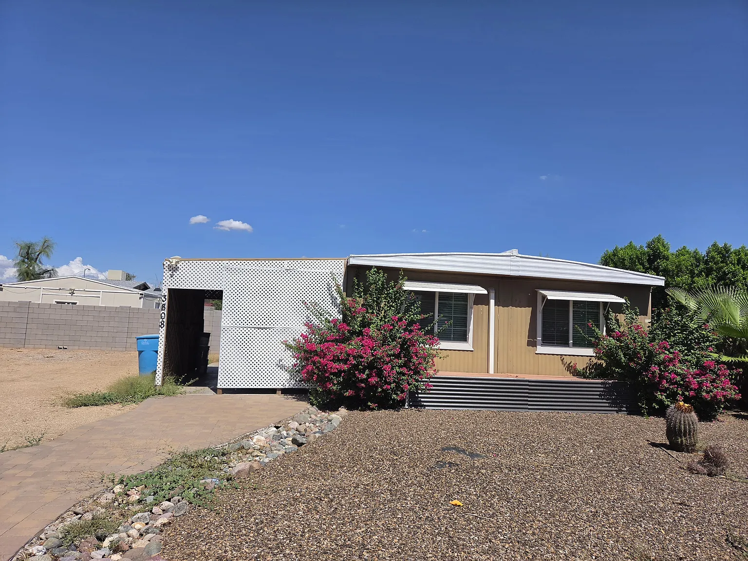 3 bed, 1057 sqft, $1,750 — Photo 1