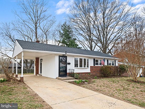 2nd image of 211 Catalina Dr