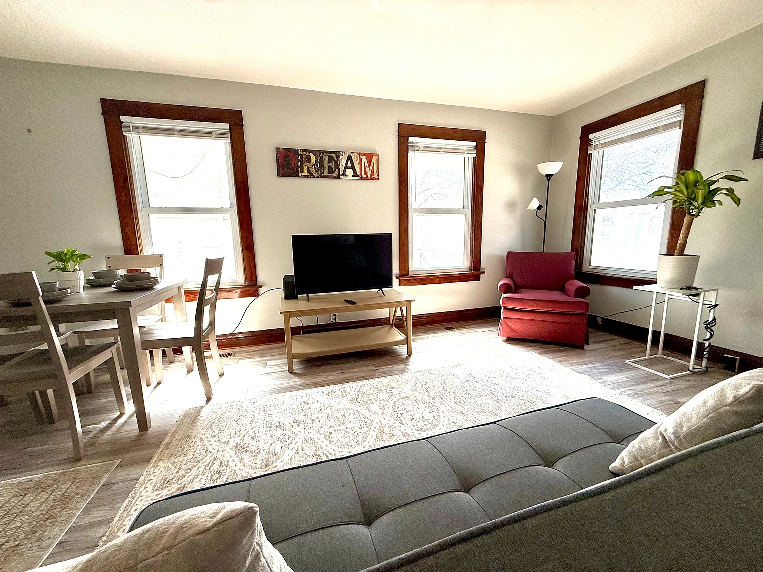 4 bed, 2.5 bath, 1400 sqft, $850 — Photo 4