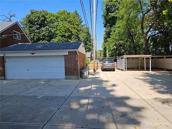4th image of 1100-1102 Acorn Dr