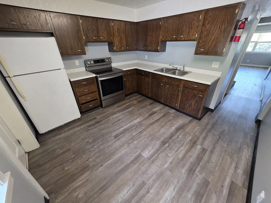 2 bed, 1.5 bath, 1100 sqft, $950 — Photo 3