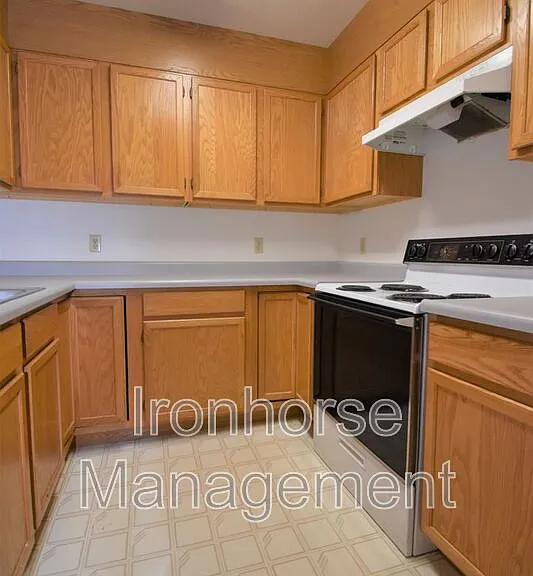 813 W Villard St #78 — Photo 11