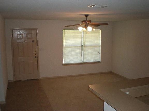 4th image of 2331 N Elm St Unit 4