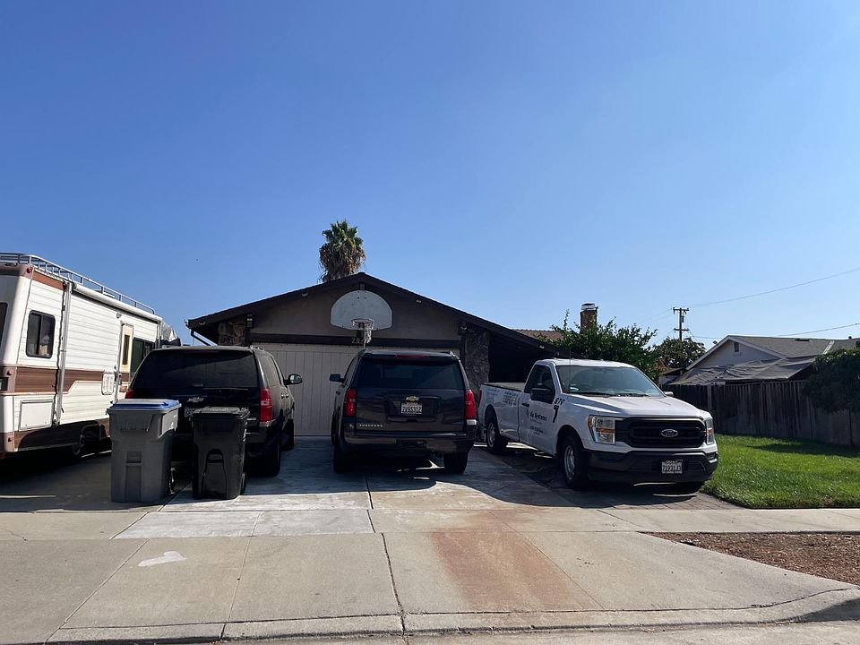 1st image of 784 Diana Ln
