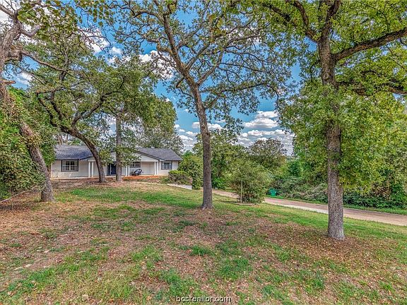 3rd image of 172 Golfview Dr N