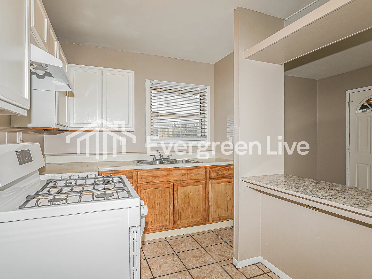 3 bed, 1.5 bath, 1321 sqft, $1,445 — Photo 3