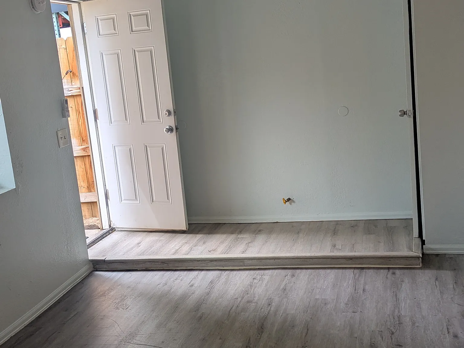 1620 E 1st St — Photo 3
