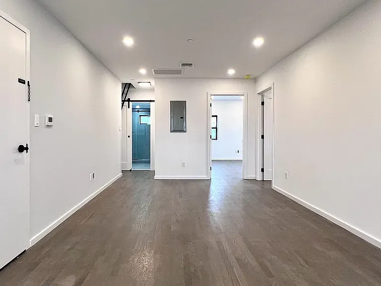 20-01 Steinway St #3 — Photo 6