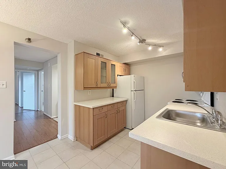7401 Westlake Ter #610 — Photo 15