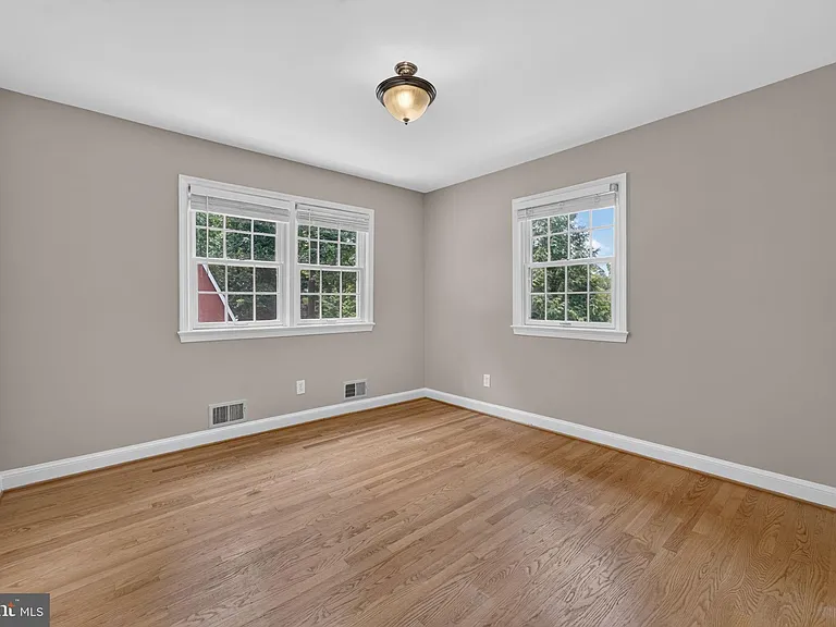 6443 Walters Woods Dr — Photo 34