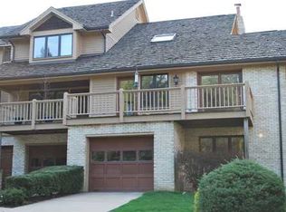 106 Village Ct, Upper St Clair, PA