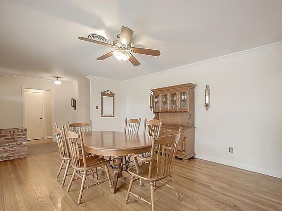 5th image of 4019 Martinshire Dr