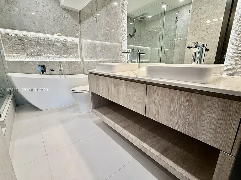 900 Bay Dr #524 — Photo 32