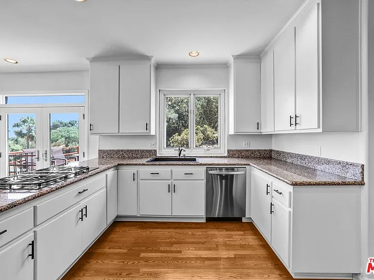 6852 Woody Trl — Photo 7