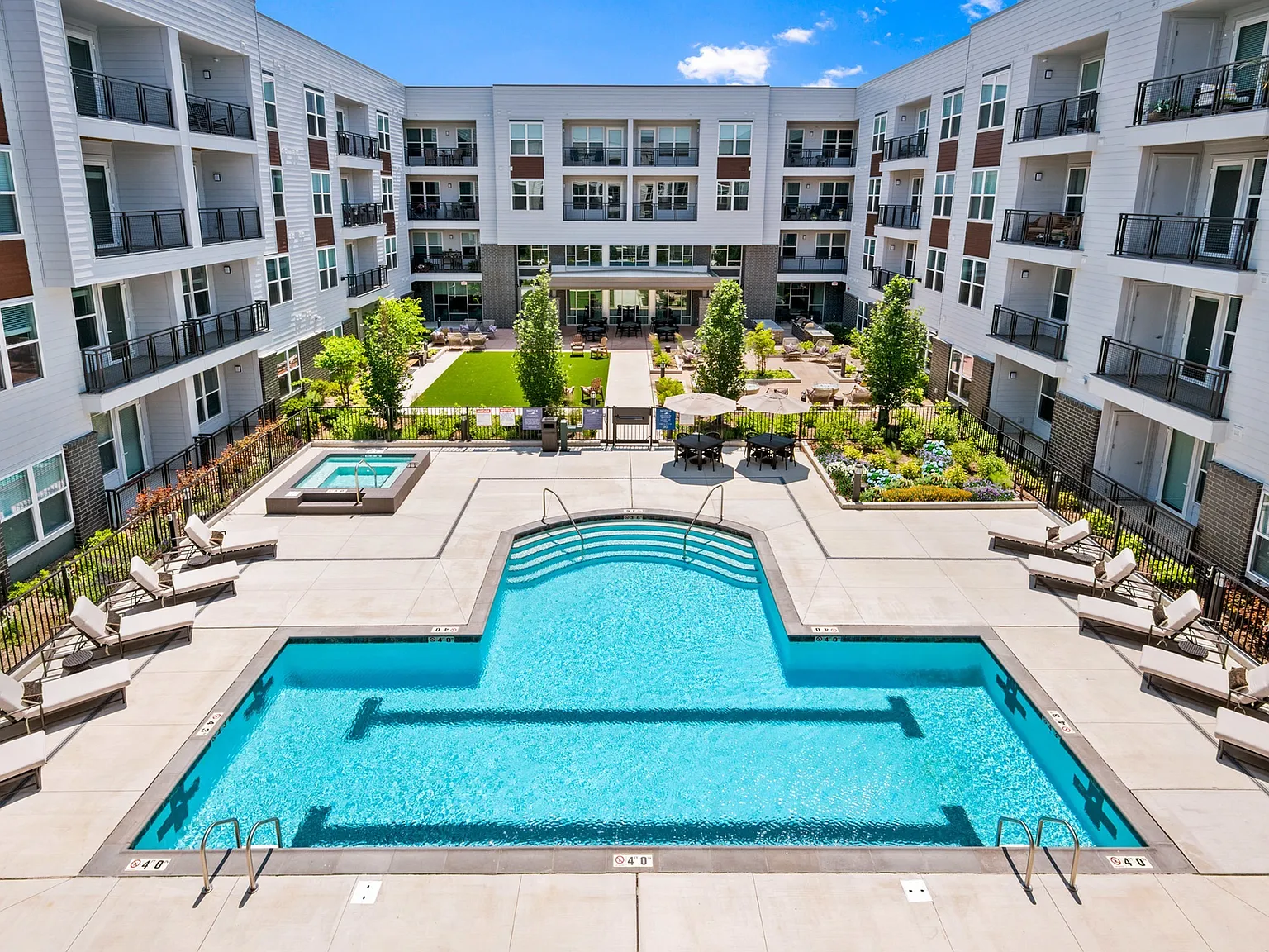 Everleigh Vernon Hills 55+ Active Adult Apartments — Photo 1