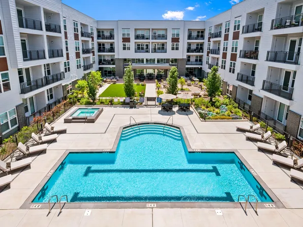 Everleigh Vernon Hills 55+ Active Adult Apartments