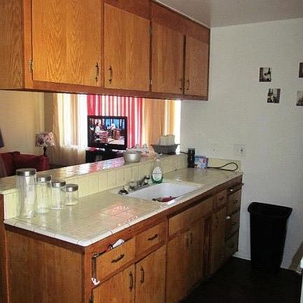 2nd image of 7464 Franklin Blvd APT 4