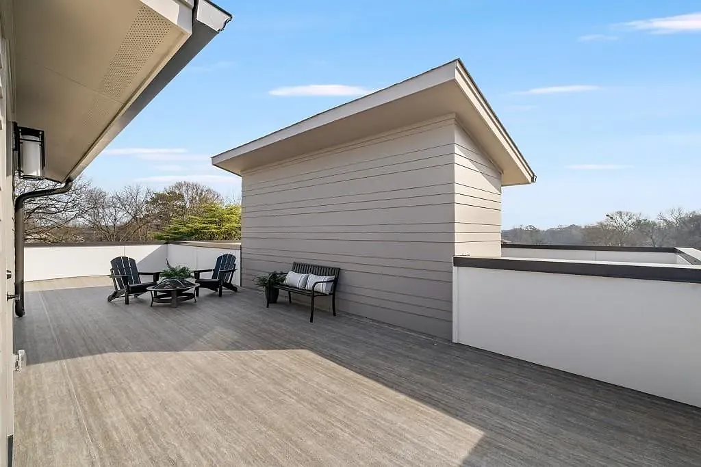 3 bed, 3.5 bath, 2075 sqft, $3,500 — Photo 3