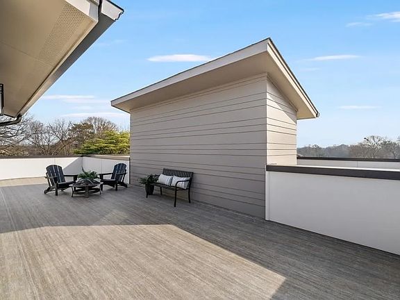 3rd image of 1237 Memorial Dr SE #102