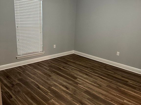 4th image of 2413 Spur Ln