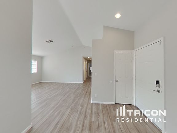 2nd image of 2315 W El Campo Grande Ave