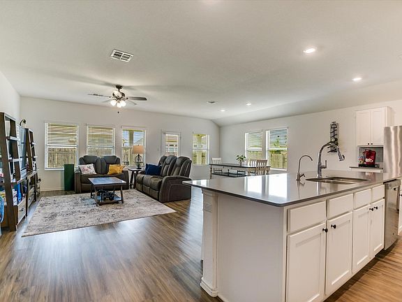 3rd image of 317 Colthorpe Ln