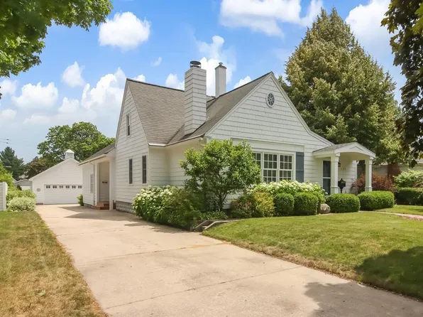 520 N Elmwood Ave, Traverse City, MI 49684