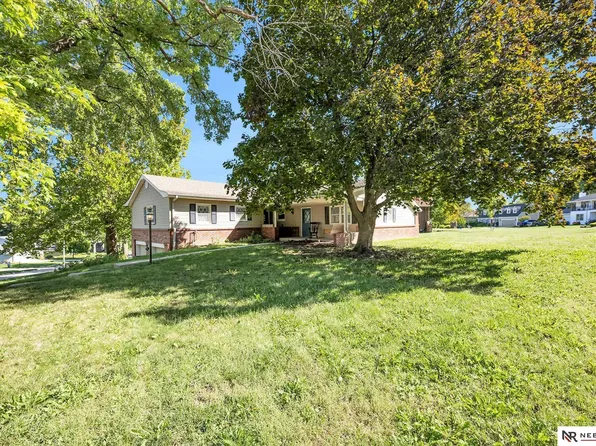 9830 Charles St, Omaha, NE 68114